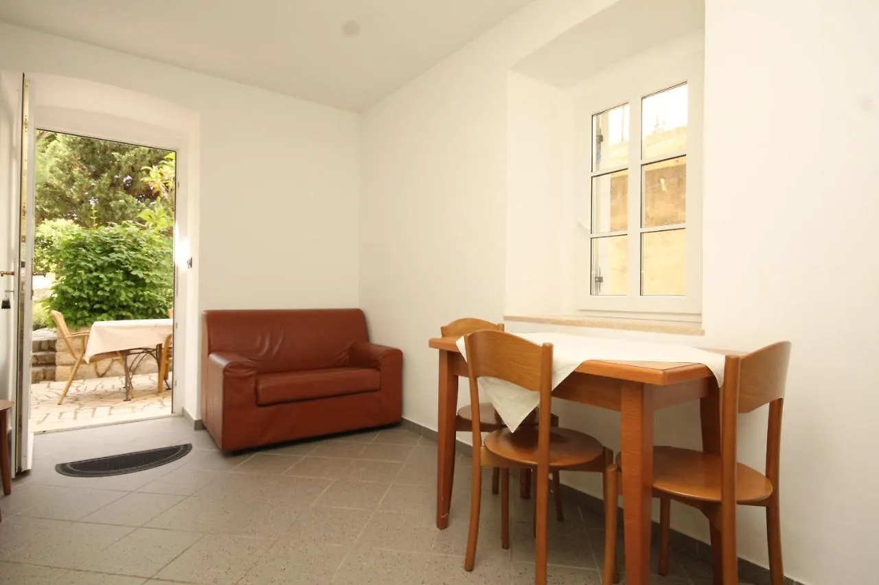 Apartments With A Parking Space Nerezine, Losinj - 2518 네레자인