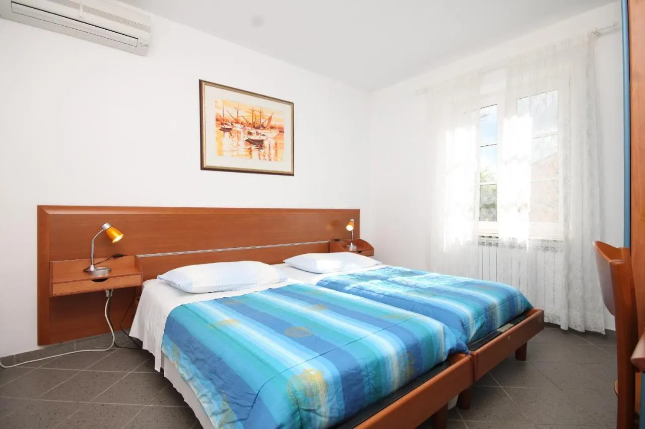Apartments With A Parking Space Nerezine, Losinj - 2518  Nerezine