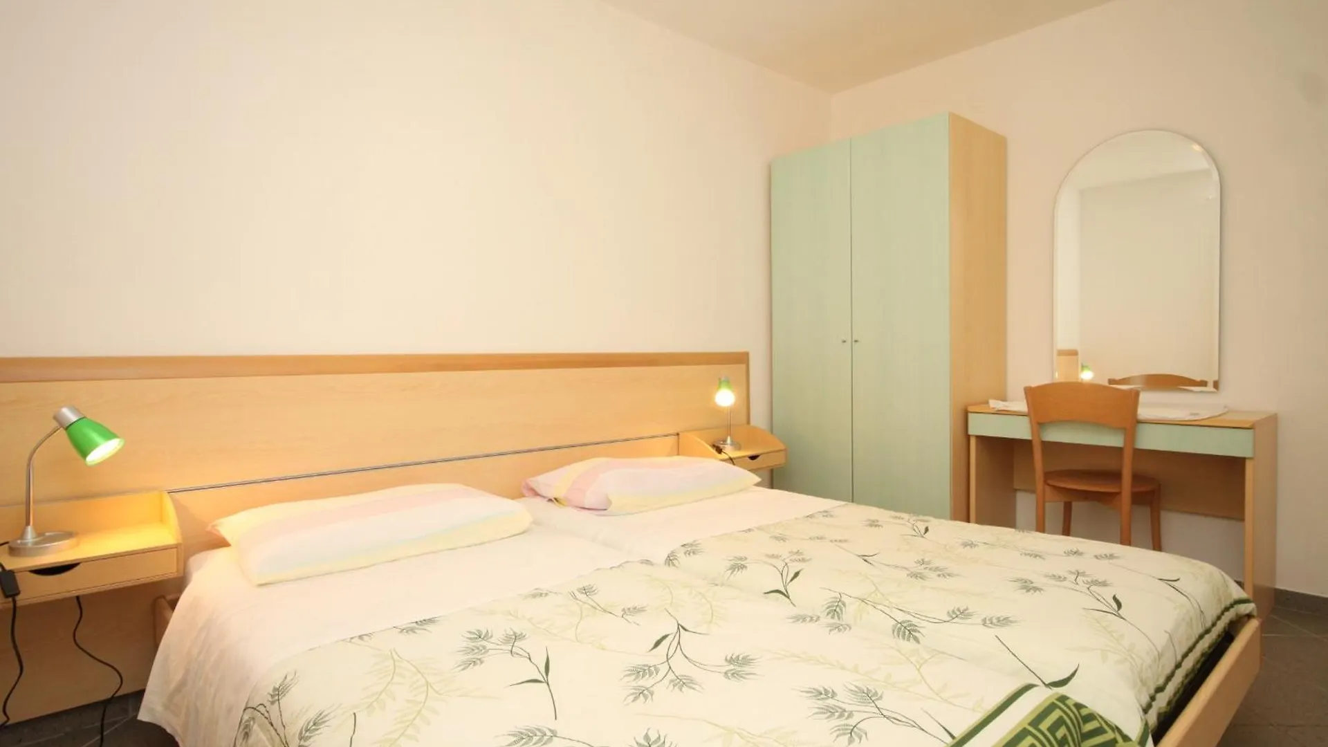 Apartments With A Parking Space Nerezine, Losinj - 2518