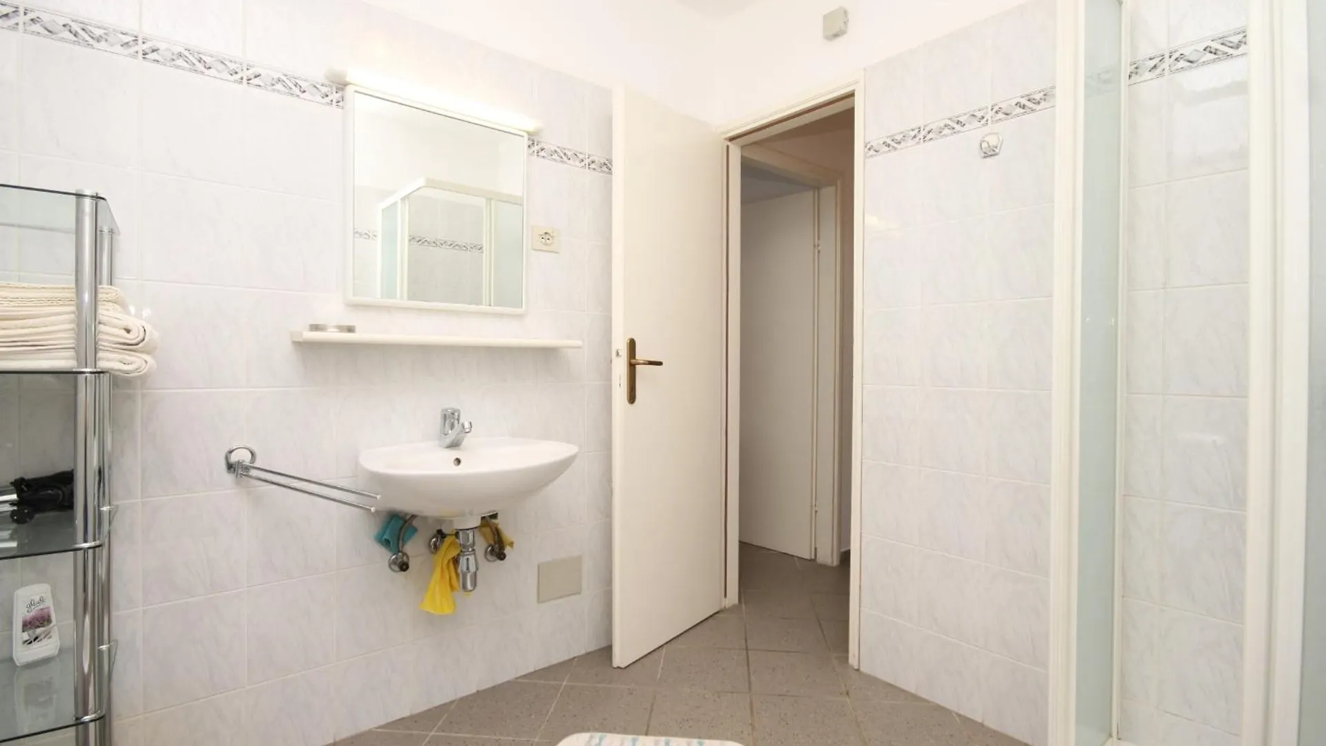 Apartments With A Parking Space Nerezine, Losinj - 2518  Nerezine